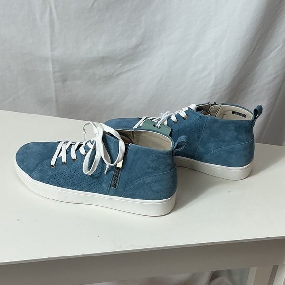 REVITALIGN Teal-Blue Suede Low-Top Sneakers with White Accents - Picture 7 of 11